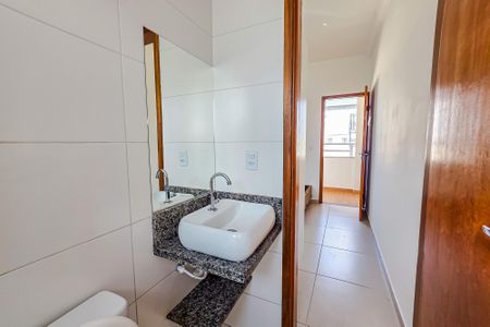 Banheiro de kitnet/studio para alugar com 1 quarto, 18m² em Vila Sao Pedro, Santo André