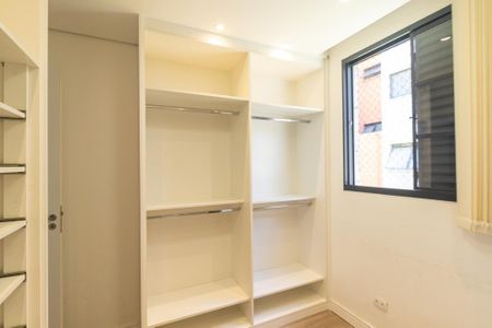 Apartamento para alugar com 65m², 2 quartos e 1 vaga Apartamento para alugar com 65m², 2 quartos e 1 vagaCloset