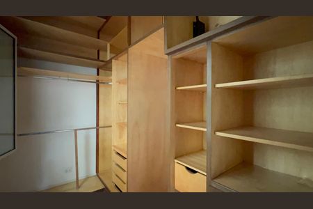 Casa para alugar com 200m², 2 quartos e sem vaga Casa para alugar com 200m², 2 quartos e sem vagaCloset da suíte