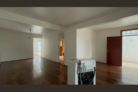 Sala de casa para alugar com 2 quartos, 200m² em Cerqueira César, São Paulo