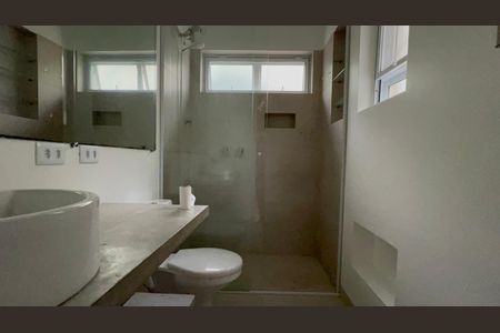 Casa para alugar com 200m², 2 quartos e sem vaga Casa para alugar com 200m², 2 quartos e sem vagaBanheiro da Suíte