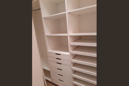 Casa à venda com 360m², 3 quartos e 4 vagasCLOSET