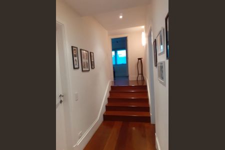 Casa à venda com 360m², 3 quartos e 4 vagasCORREDOR