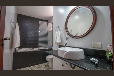 Apartamento à venda com 130m², 3 quartos e 1 vaga Apartamento à venda com 130m², 3 quartos e 1 vagaBanheiro Social