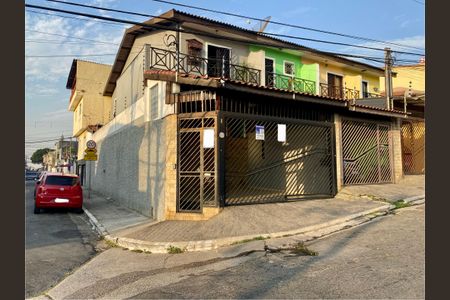 Casa à venda com 110m², 3 quartos e 2 vagas Casa à venda com 110m², 3 quartos e 2 vagasFachada