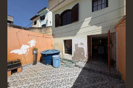 Casa à venda com 162m², 4 quartos e 3 vagas Casa à venda com 162m², 4 quartos e 3 vagasQuintal