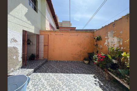 Casa à venda com 162m², 4 quartos e 3 vagas Casa à venda com 162m², 4 quartos e 3 vagasQuintal