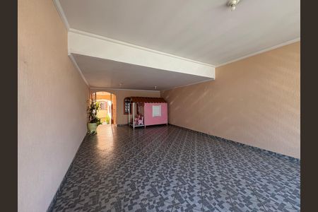 Casa à venda com 162m², 4 quartos e 3 vagas Casa à venda com 162m², 4 quartos e 3 vagasGaragem
