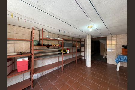 Casa à venda com 162m², 4 quartos e 3 vagas Casa à venda com 162m², 4 quartos e 3 vagasPorão
