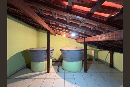 Casa à venda com 162m², 4 quartos e 3 vagas Casa à venda com 162m², 4 quartos e 3 vagasSotao