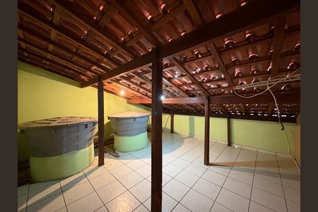 Casa à venda com 162m², 4 quartos e 3 vagas Casa à venda com 162m², 4 quartos e 3 vagasSotao