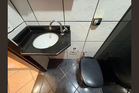 Casa à venda com 162m², 4 quartos e 3 vagas Casa à venda com 162m², 4 quartos e 3 vagasBanheiro