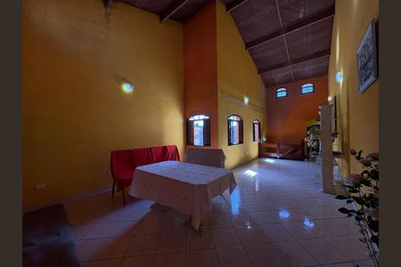 Casa à venda com 162m², 4 quartos e 3 vagas Casa à venda com 162m², 4 quartos e 3 vagasSala