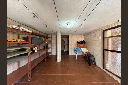 Casa à venda com 162m², 4 quartos e 3 vagas Casa à venda com 162m², 4 quartos e 3 vagasPorão