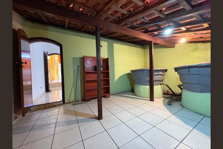 Casa à venda com 162m², 4 quartos e 3 vagas Casa à venda com 162m², 4 quartos e 3 vagasSotao