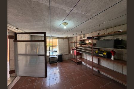 Casa à venda com 162m², 4 quartos e 3 vagas Casa à venda com 162m², 4 quartos e 3 vagasPorão