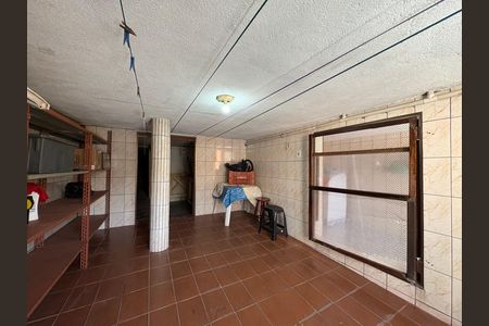 Casa à venda com 162m², 4 quartos e 3 vagas Casa à venda com 162m², 4 quartos e 3 vagasPorão