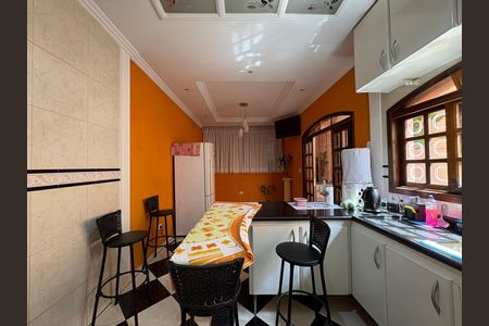 Casa à venda com 162m², 4 quartos e 3 vagas Casa à venda com 162m², 4 quartos e 3 vagasCozinha