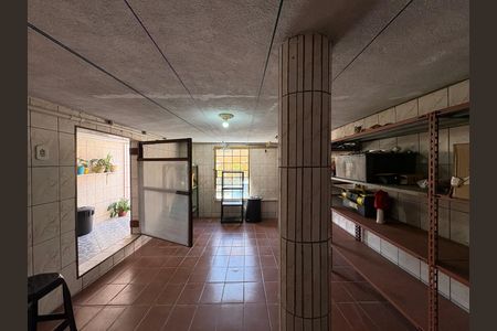 Casa à venda com 162m², 4 quartos e 3 vagas Casa à venda com 162m², 4 quartos e 3 vagasPorão