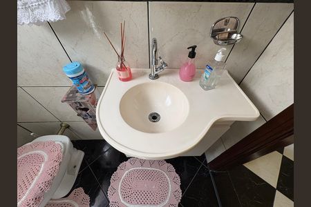 Casa à venda com 162m², 4 quartos e 3 vagas Casa à venda com 162m², 4 quartos e 3 vagasLavabo