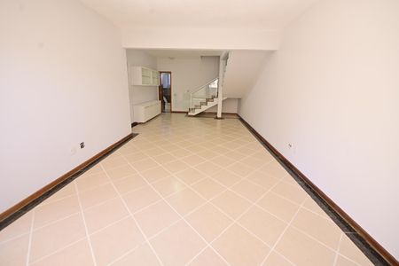 Sala de casa de condomínio para alugar com 4 quartos, 183m² em Jardim Goiás, Goiânia