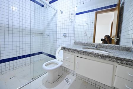 Casa de condomínio para alugar com 183m², 4 quartos e 2 vagasBanheiro Social