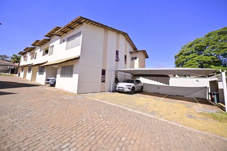 Casa de condomínio para alugar com 183m², 4 quartos e 2 vagasFachada