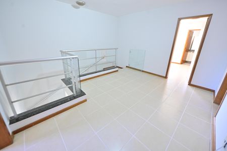 Casa de condomínio para alugar com 183m², 4 quartos e 2 vagasCorredor