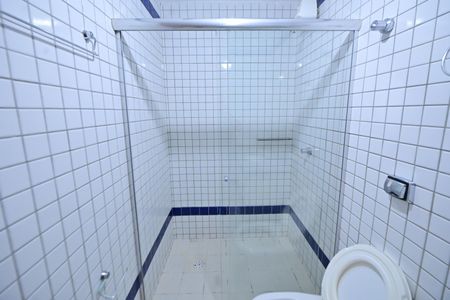 Casa de condomínio para alugar com 183m², 4 quartos e 2 vagasBanheiro Social