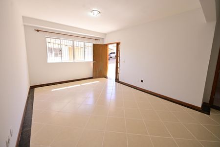 Casa de condomínio para alugar com 183m², 4 quartos e 2 vagasSala
