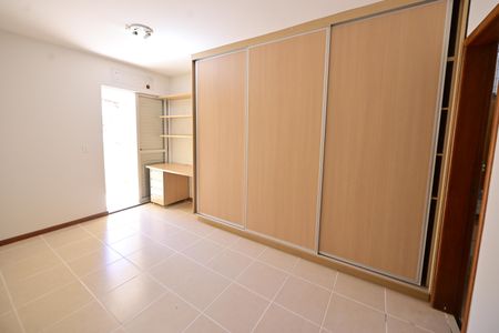 Casa de condomínio para alugar com 183m², 4 quartos e 2 vagasSuíte  2