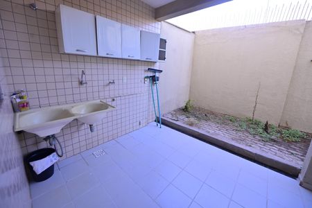 Casa de condomínio para alugar com 183m², 4 quartos e 2 vagasÁrea de Serviço