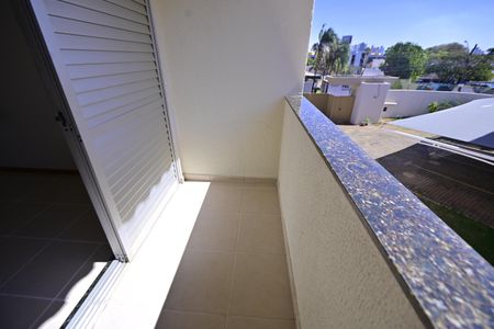 Casa de condomínio para alugar com 183m², 4 quartos e 2 vagasVaranda da Suíte