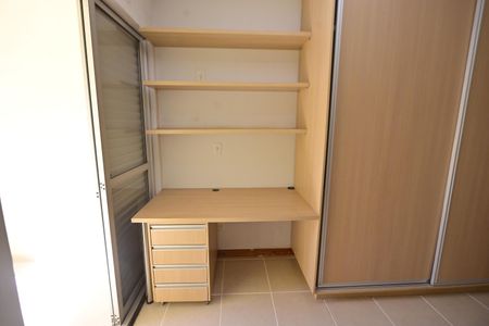 Casa de condomínio para alugar com 183m², 4 quartos e 2 vagasSuíte  2