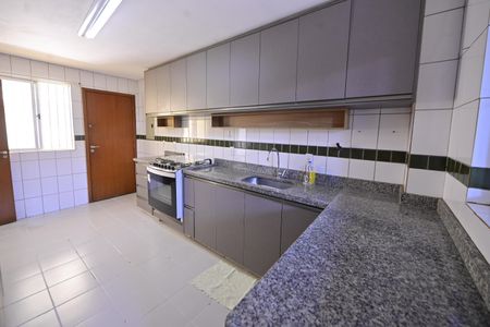 Casa de condomínio para alugar com 183m², 4 quartos e 2 vagasCozinha