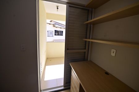 Casa de condomínio para alugar com 183m², 4 quartos e 2 vagasSuíte  2
