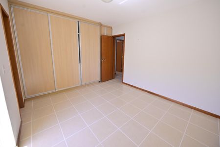 Casa de condomínio para alugar com 183m², 4 quartos e 2 vagasSuíte