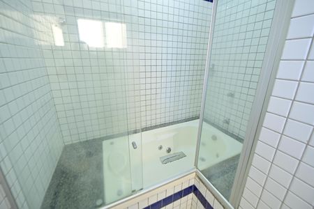 Casa de condomínio para alugar com 183m², 4 quartos e 2 vagasBanheiro da Suíte