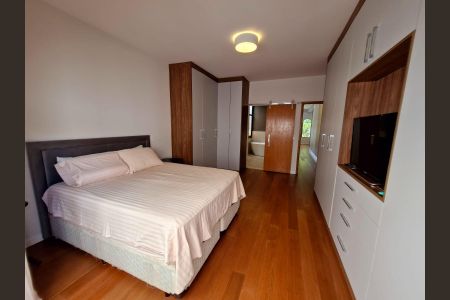 Casa à venda com 249m², 3 quartos e 2 vagasQuarto Suíte