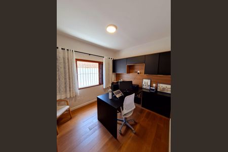 Casa à venda com 249m², 3 quartos e 2 vagasQuarto 2