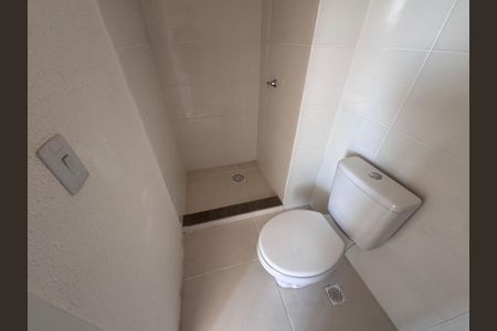 Apartamento à venda com 45m², 2 quartos e 1 vaga Apartamento à venda com 45m², 2 quartos e 1 vagaBanheiro