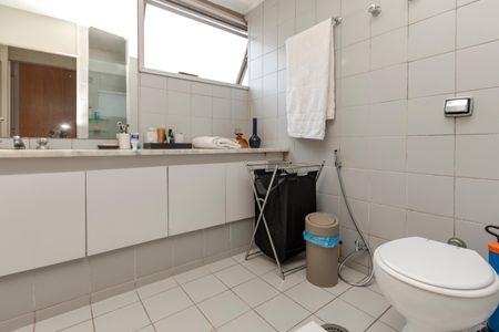 Apartamento à venda com 97m², 2 quartos e 1 vaga Apartamento à venda com 97m², 2 quartos e 1 vagaBanheiro Social