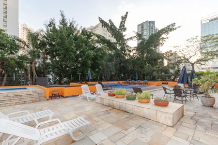 Apartamento à venda com 97m², 2 quartos e 1 vaga Apartamento à venda com 97m², 2 quartos e 1 vagaÁrea comum - Piscina