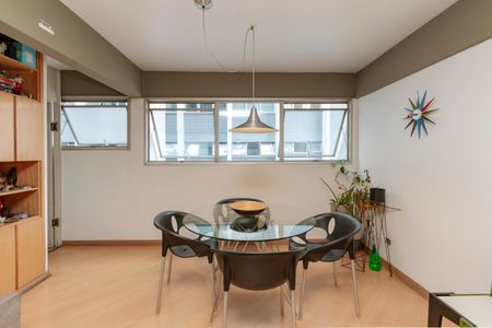 Apartamento à venda com 97m², 2 quartos e 1 vaga Apartamento à venda com 97m², 2 quartos e 1 vagaSala