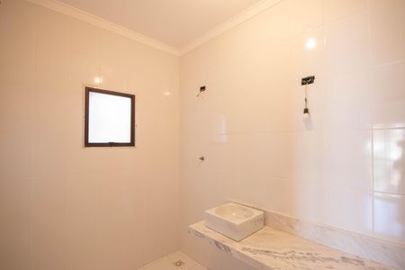 Casa à venda com 450m², 6 quartos e 6 vagasBanheiro da Suíte 2