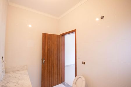 Casa à venda com 450m², 6 quartos e 6 vagasBanheiro da Suíte 2