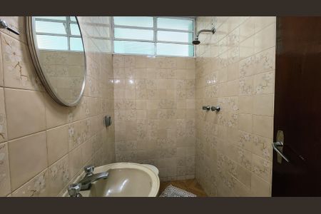 Casa à venda com 107m², 3 quartos e 2 vagasBanheiro