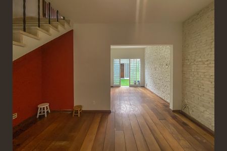 Casa à venda com 105m², 3 quartos e 2 vagas Casa à venda com 105m², 3 quartos e 2 vagasSala