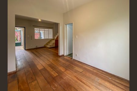 Casa à venda com 105m², 3 quartos e 2 vagas Casa à venda com 105m², 3 quartos e 2 vagasSala