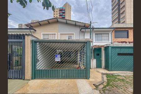 Casa à venda com 105m², 3 quartos e 2 vagas Casa à venda com 105m², 3 quartos e 2 vagasFachada